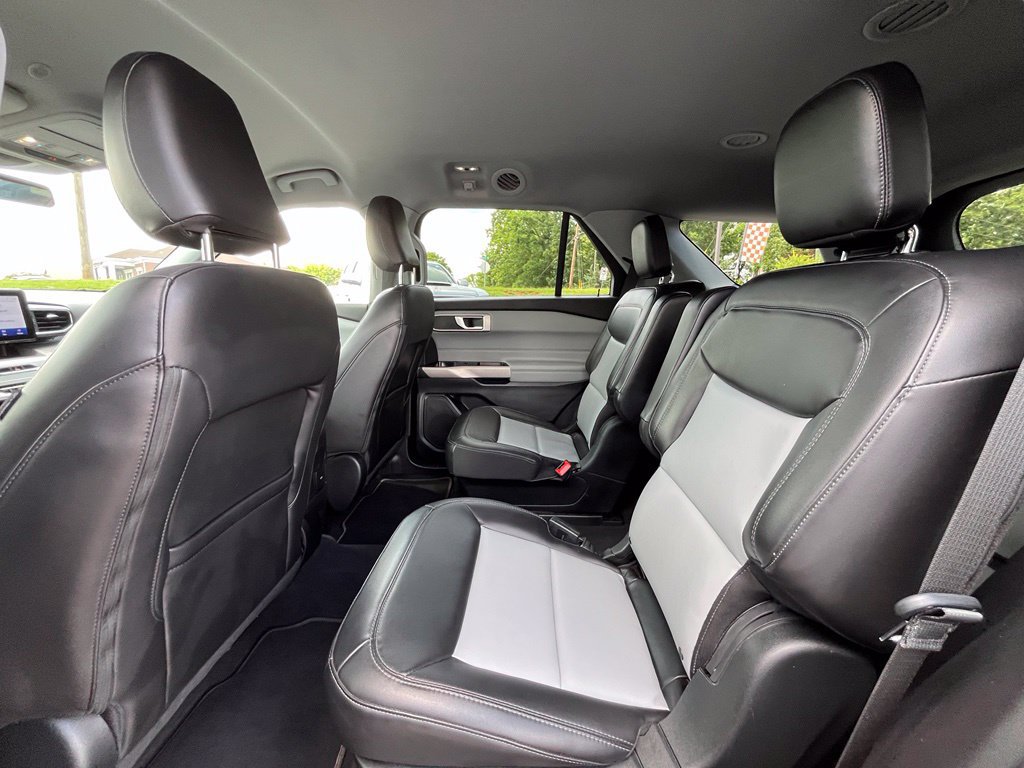 Used 2022 Ford Explorer XLT w/ Equipment Group 202A RWD image 22