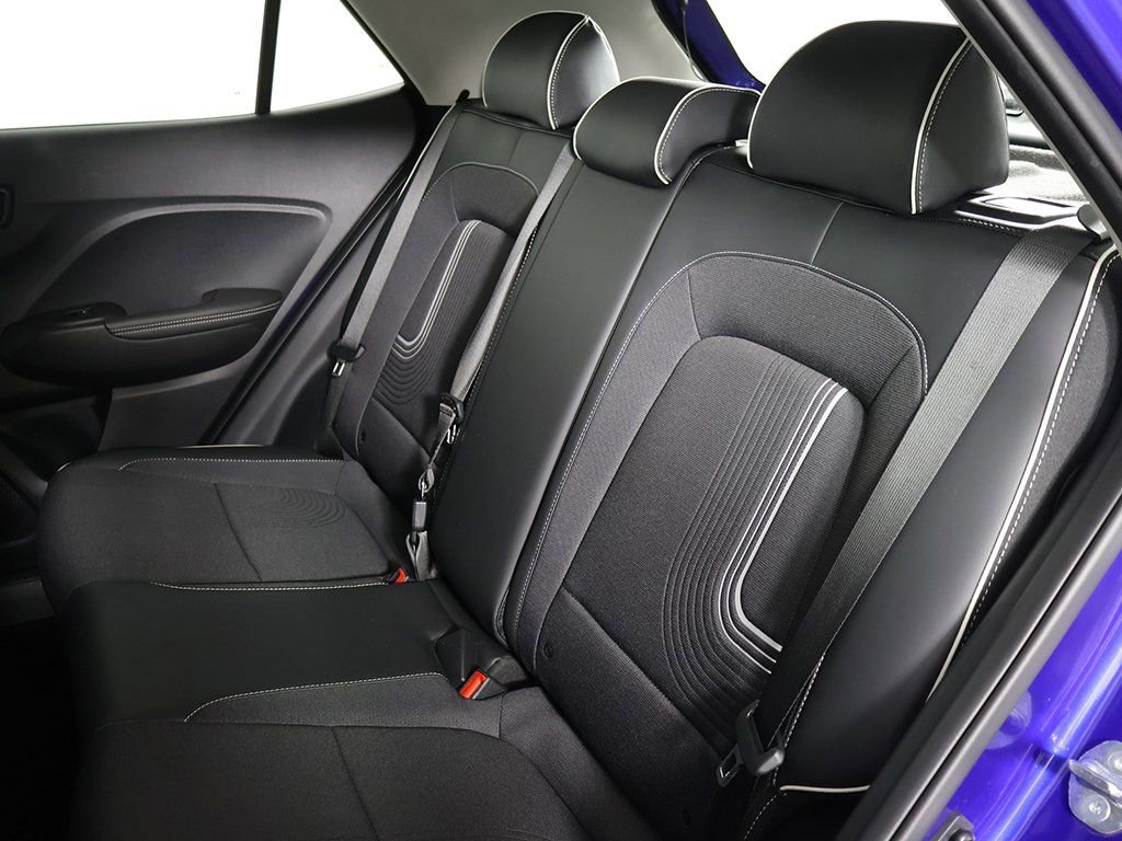 Certified 2025 Hyundai Venue Limited image 28