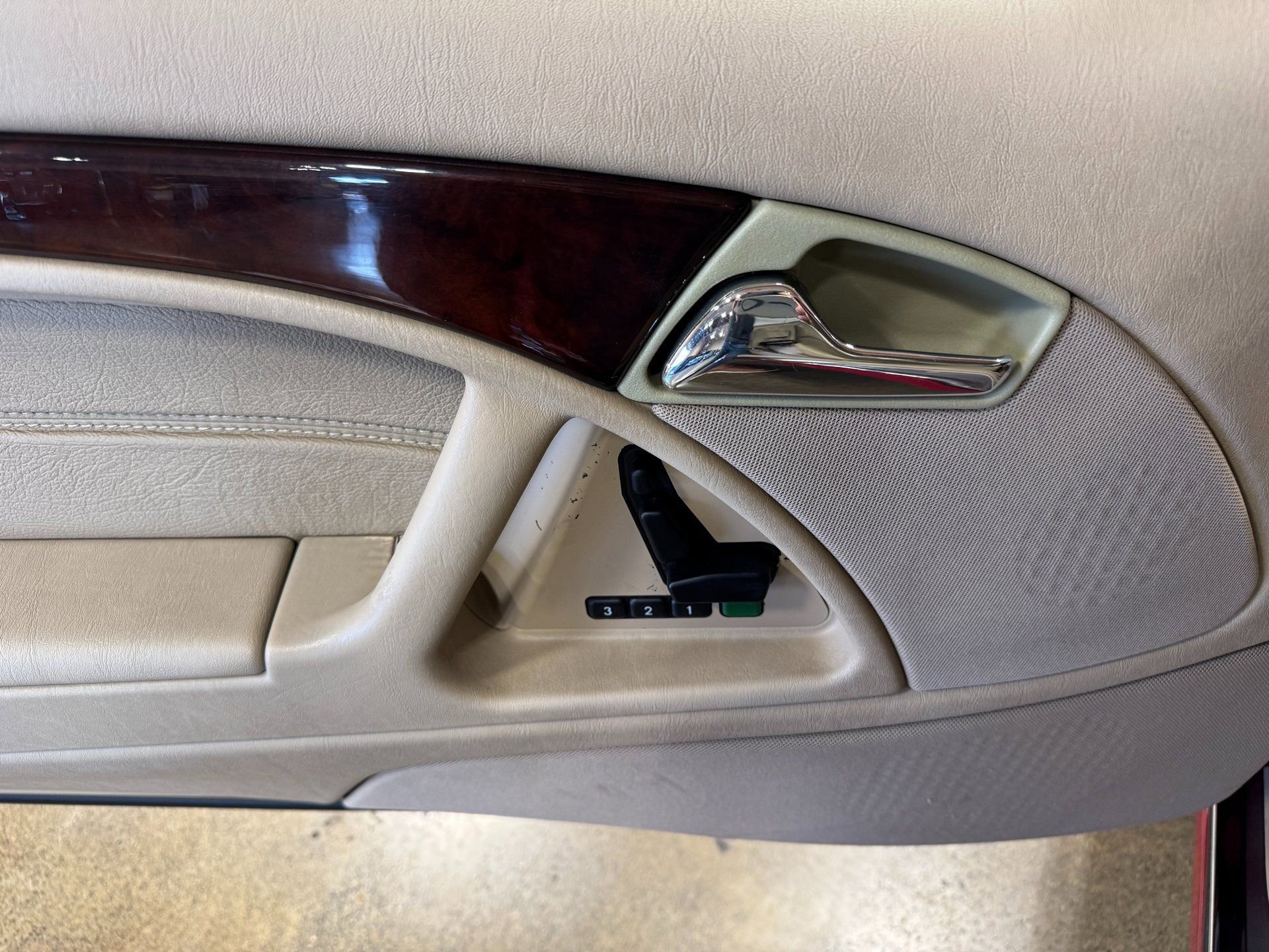 Used 1997 Mercedes-Benz SL 320 image 56