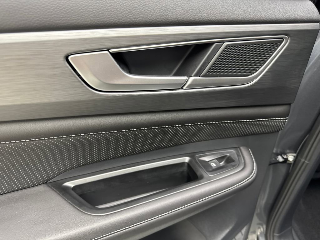 Used 2025 Volkswagen Atlas Cross Sport SE image 38