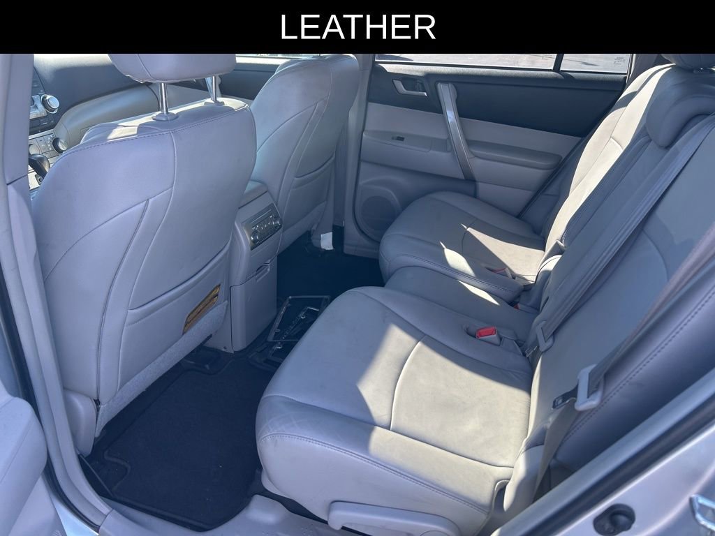 Used 2011 Toyota Highlander SE FWD image 7