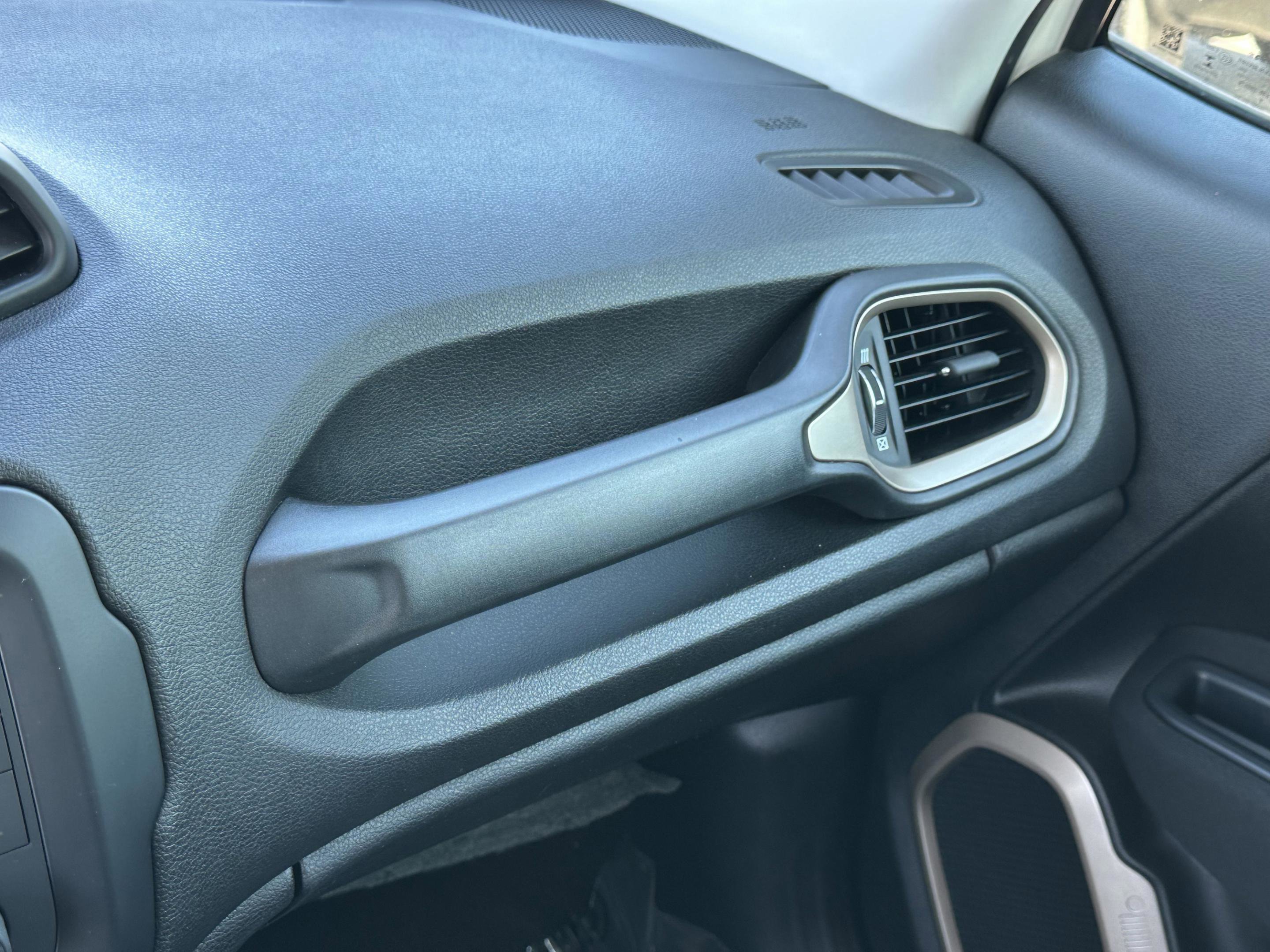 Used 2017 Jeep Renegade Latitude image 30