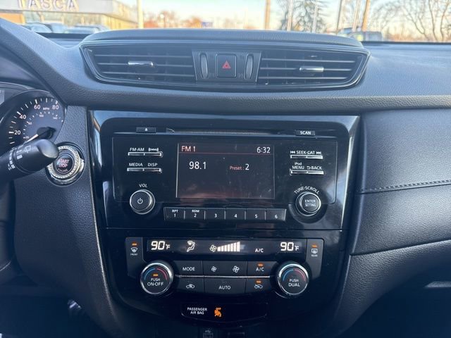 Used 2017 Nissan Rogue SV FWD image 16