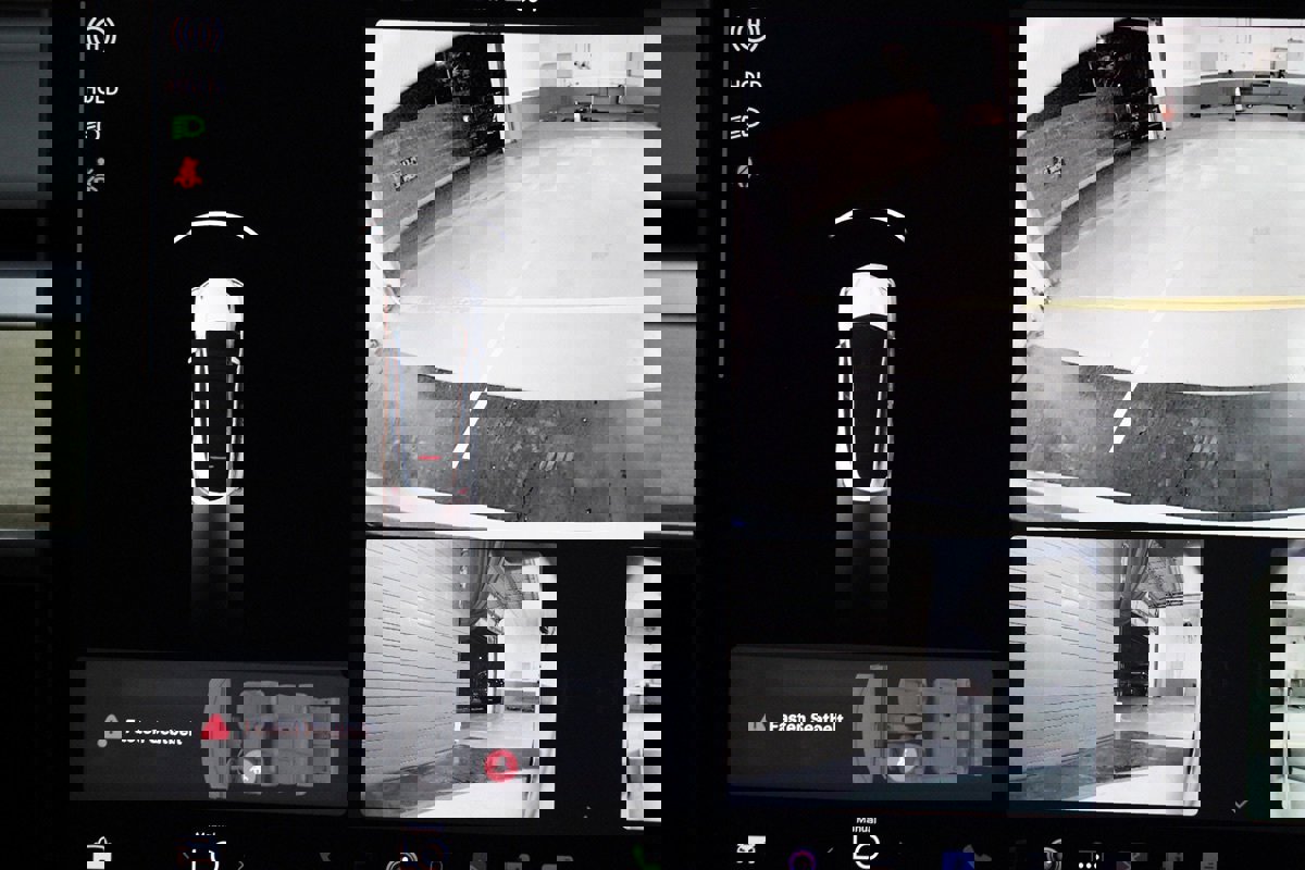 Used 2022 Tesla Model Y Long Range image 26