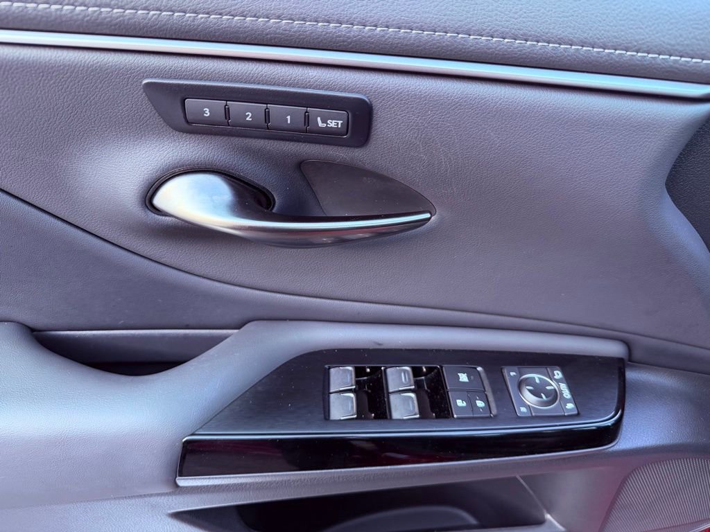 Used 2024 Lexus ES 350 w/ Premium Package image 18