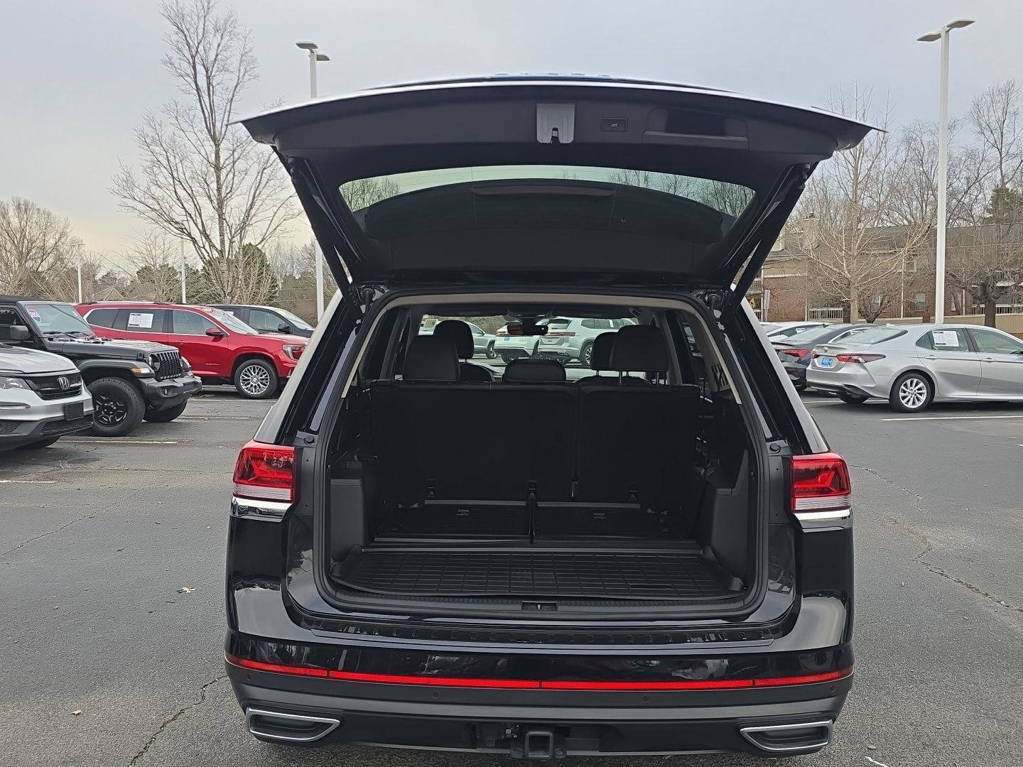 Certified 2025 Volkswagen Atlas SE image 7