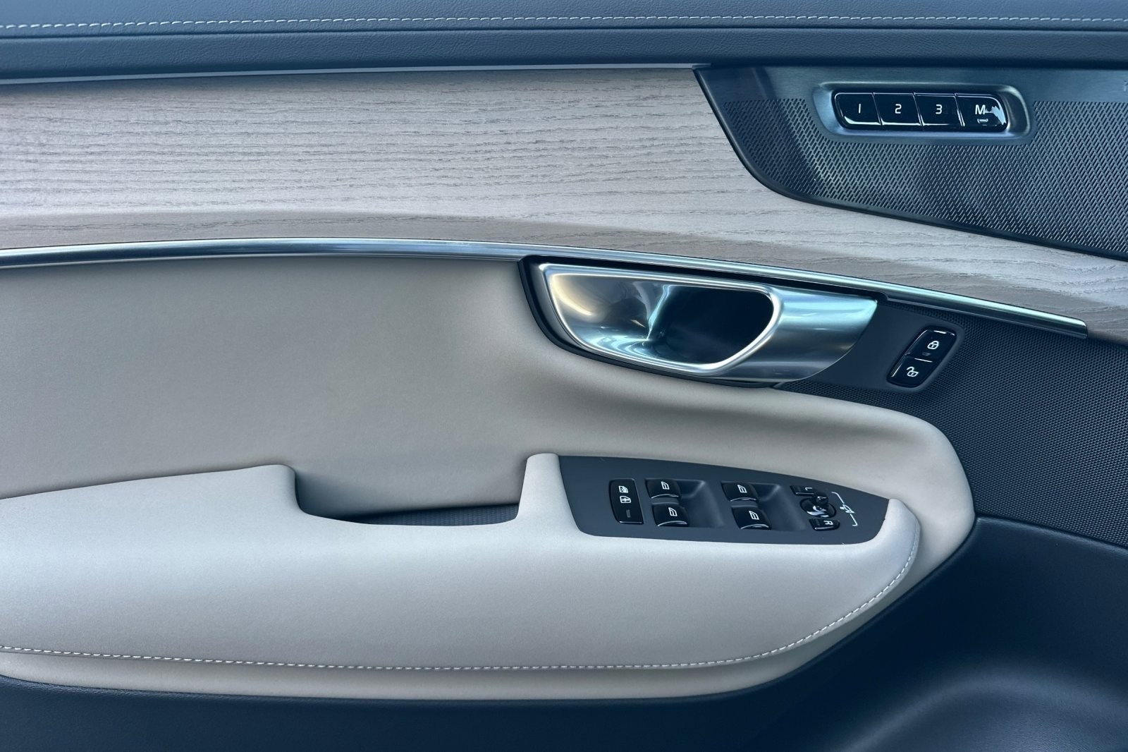 New 2026 Volvo XC90 B6 Plus image 14