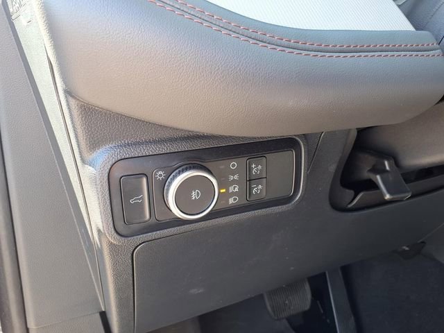 Used 2025 Ford Explorer Active w/ Active Comfort Package RWD image 19