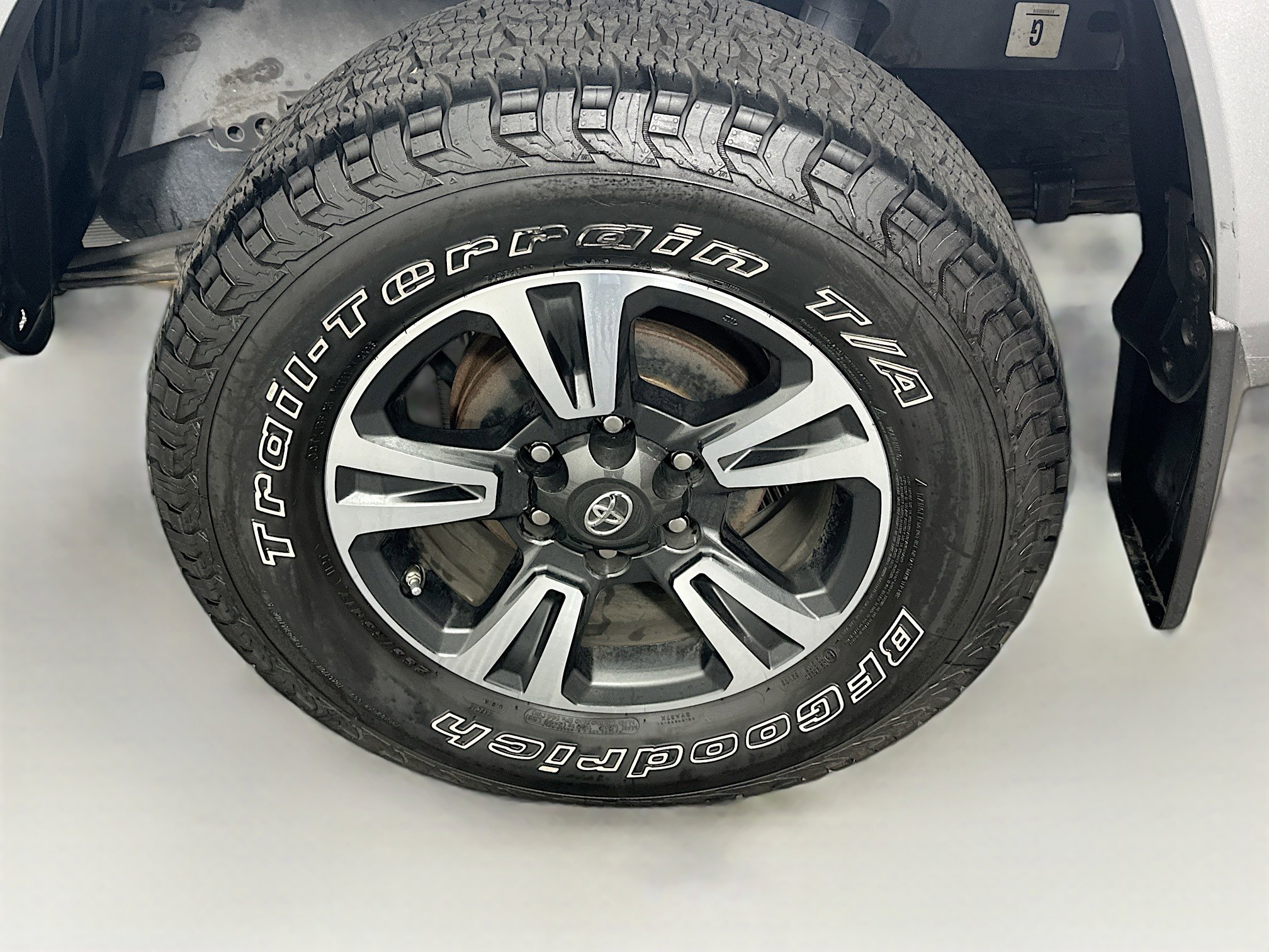 Used 2019 Toyota Tacoma TRD Sport w/ Technology Package image 11