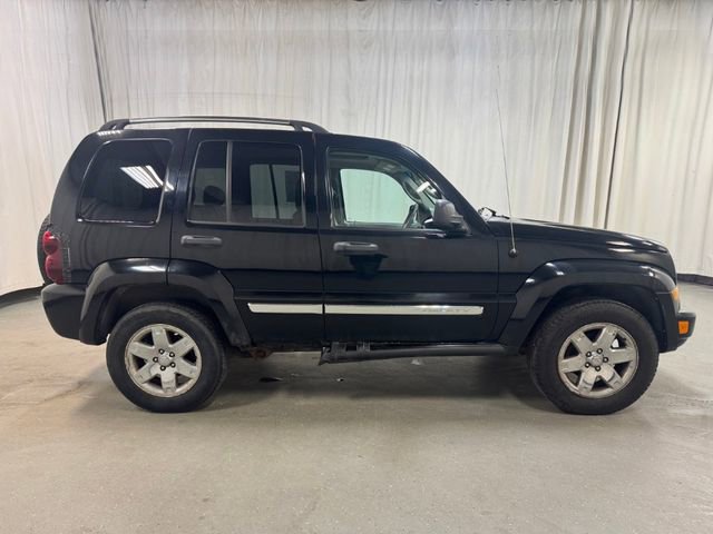 Used 2005 Jeep Liberty Limited AWD/4WD image 3