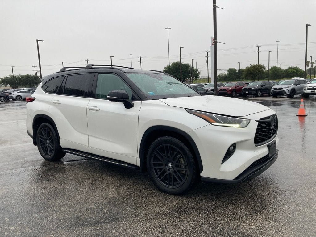 Used 2021 Toyota Highlander Platinum AWD/4WD image 3