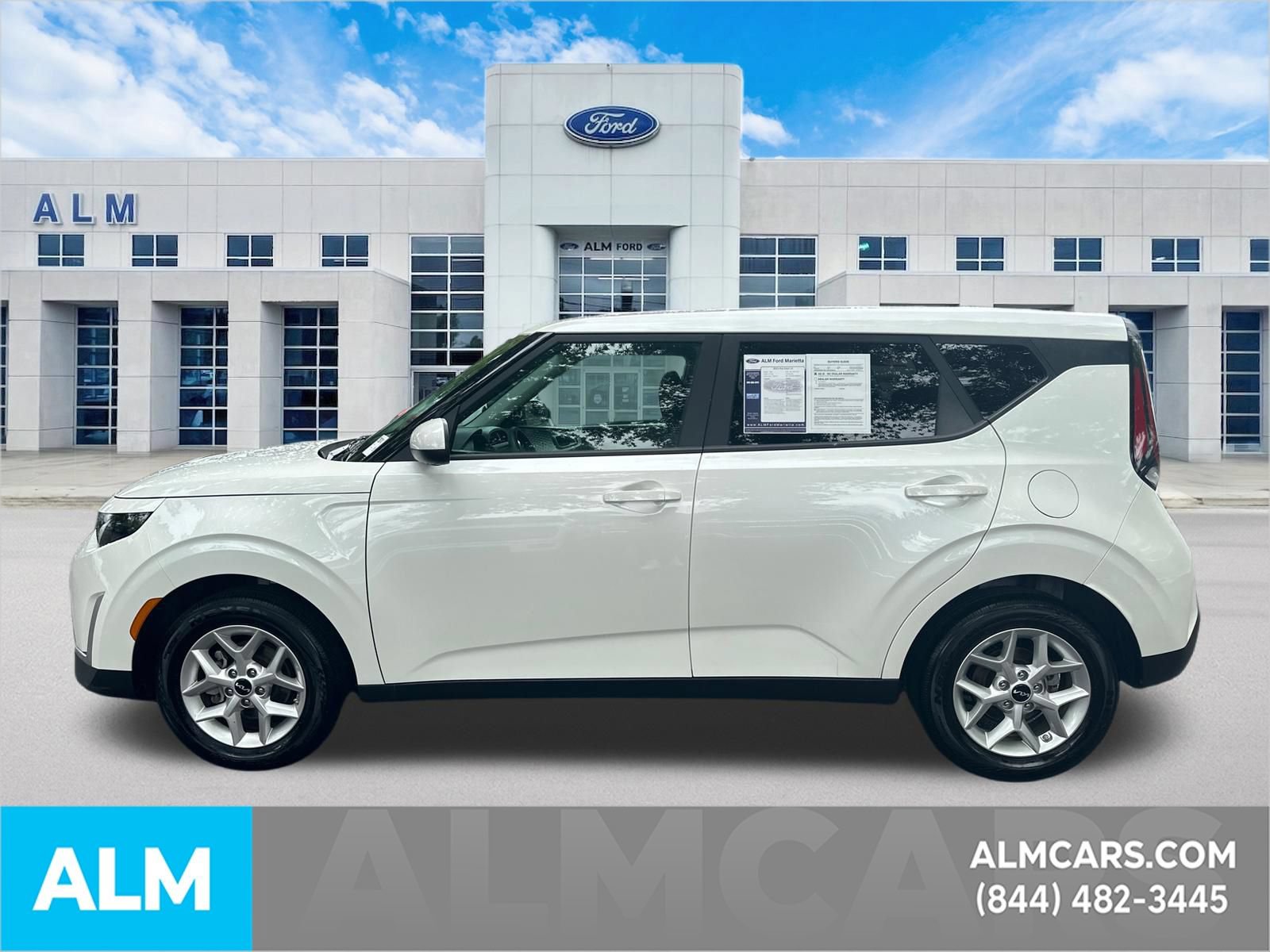 Used 2025 Kia Soul LX w/ LX Technology Package FWD image 9