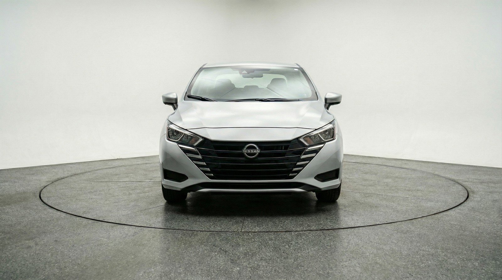 Used 2025 Nissan Versa SV image 2