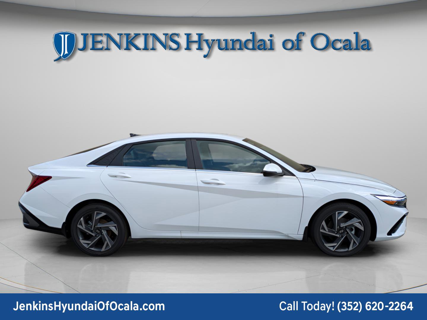Used 2025 Hyundai Elantra Limited image 2