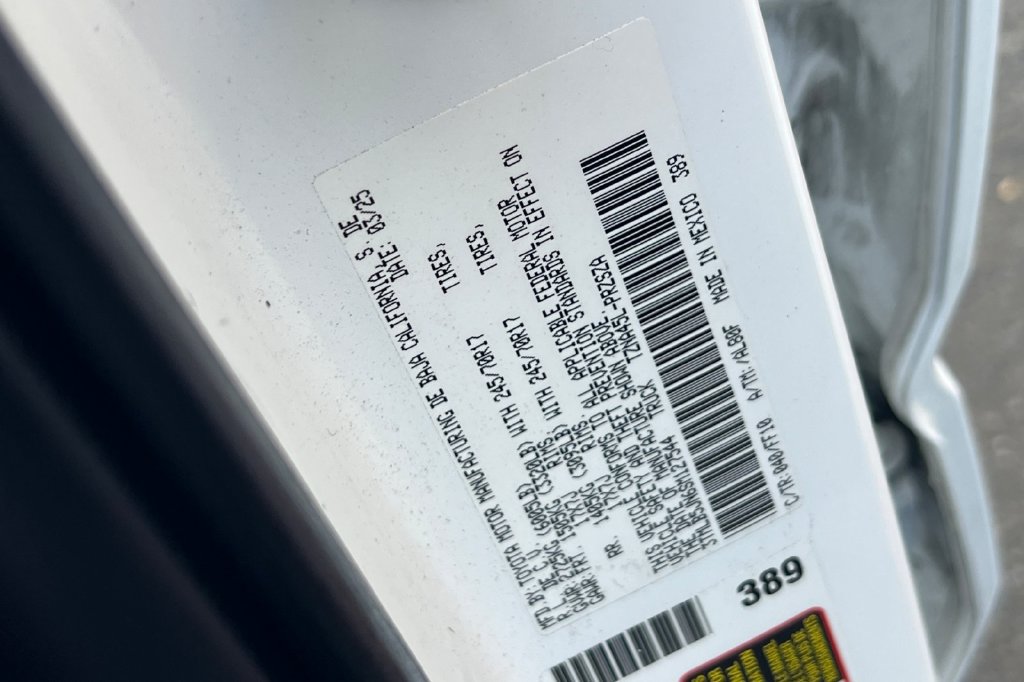 Certified 2025 Toyota Tacoma SR5 AWD/4WD image 31