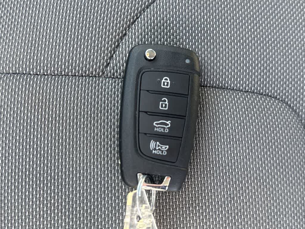 Used 2025 Hyundai Elantra SE FWD image 27