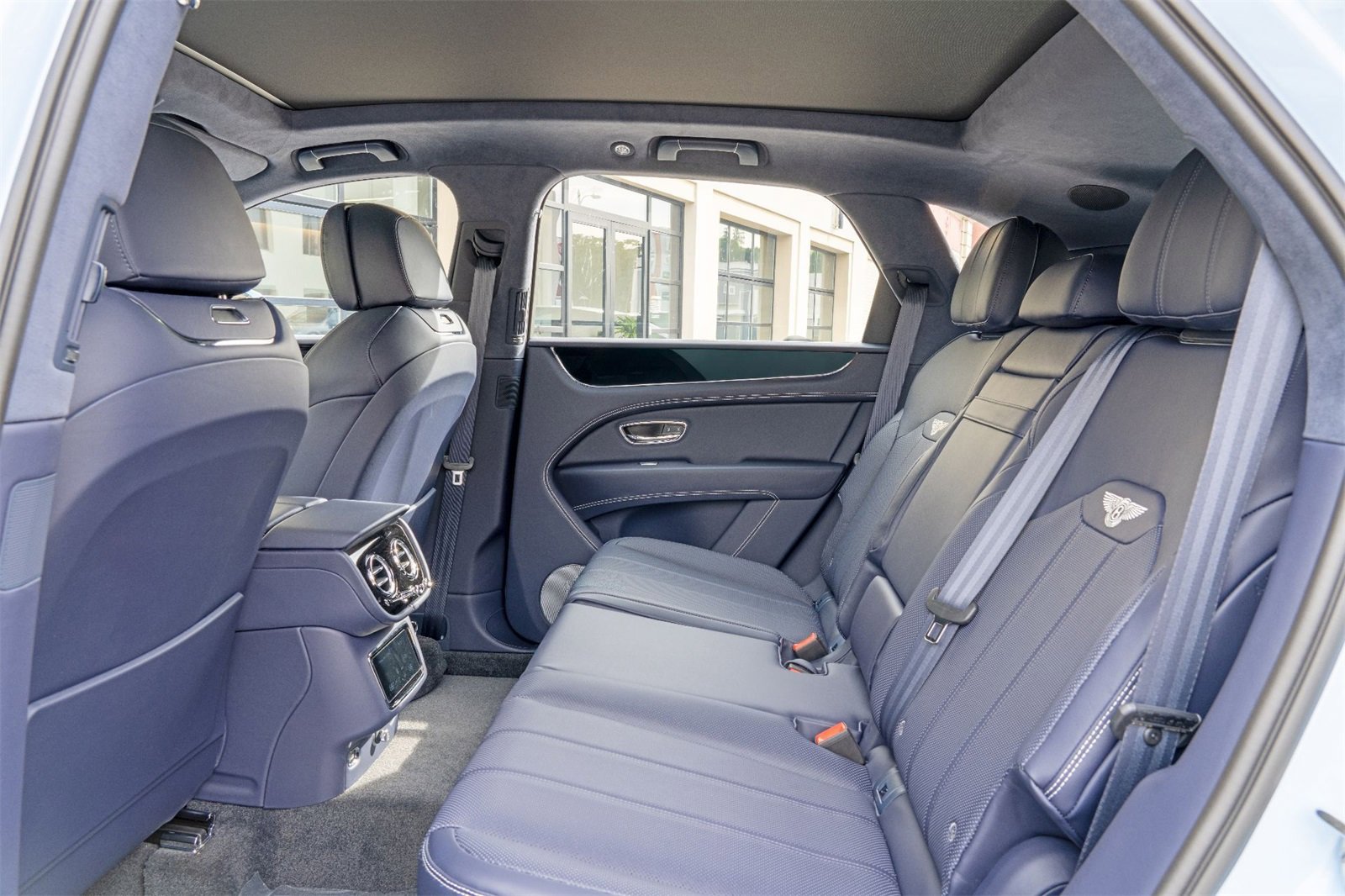 New 2025 Bentley Bentayga image 33
