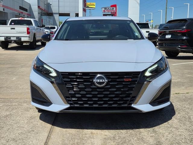 Used 2024 Nissan Altima 2.5 SR w/ SR Premium Package image 3