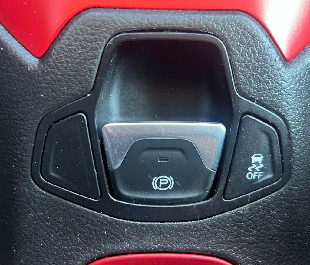 Used 2015 Jeep Renegade Trailhawk w/ Cold Weather Group image 21