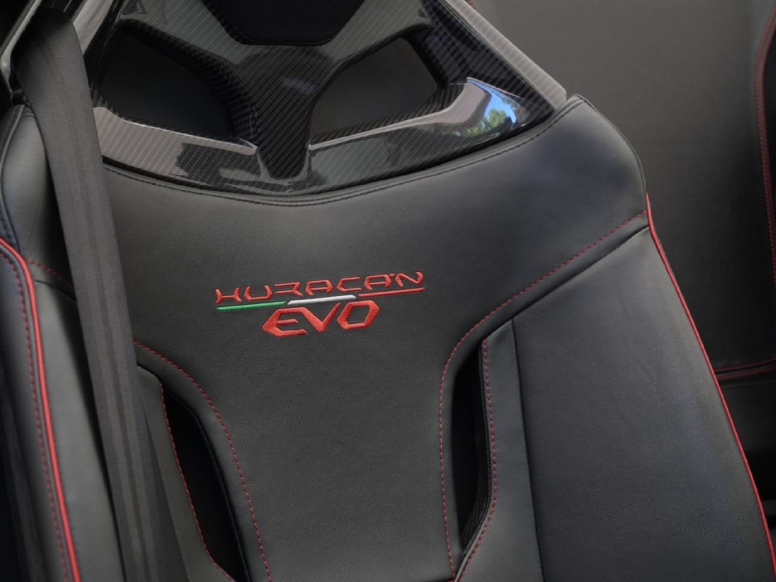 Used 2021 Lamborghini Huracan EVO RWD image 35