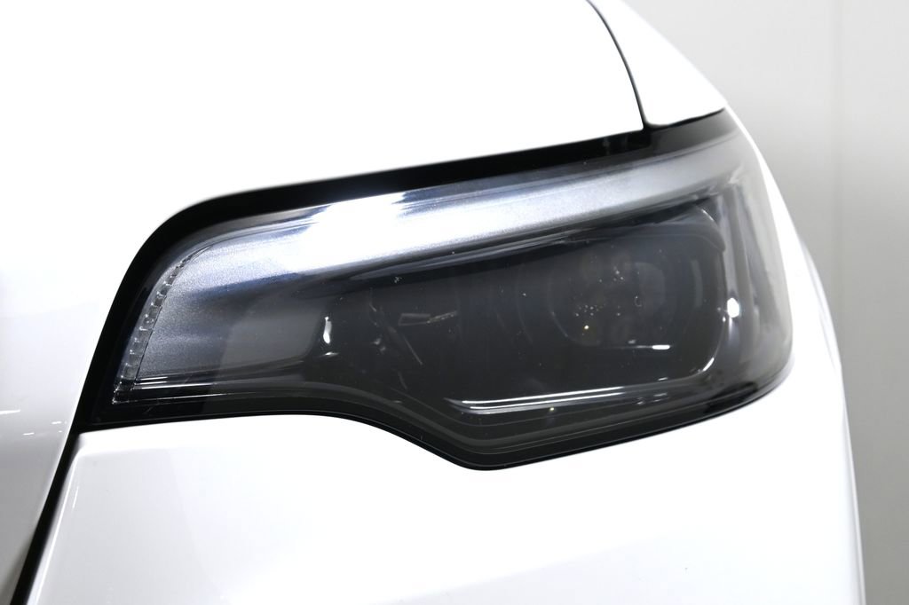 Used 2021 Jeep Cherokee Limited w/ Elite Package image 11