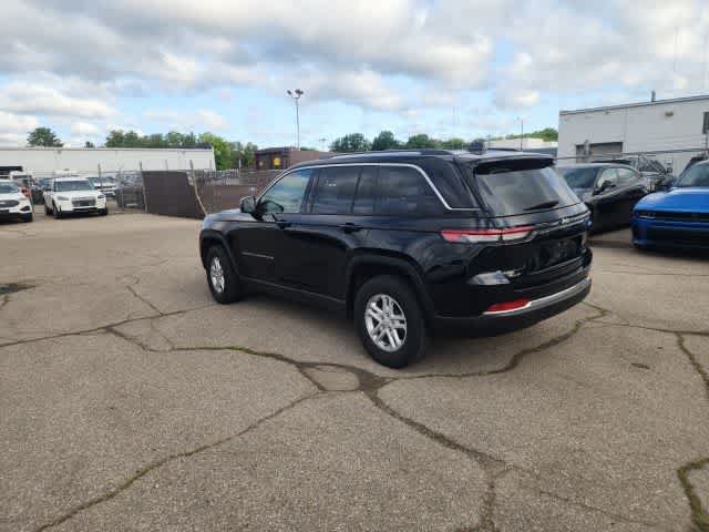 Certified 2023 Jeep Grand Cherokee Laredo w/ Trailer Tow Prep Group (B) AWD/4WD image 24