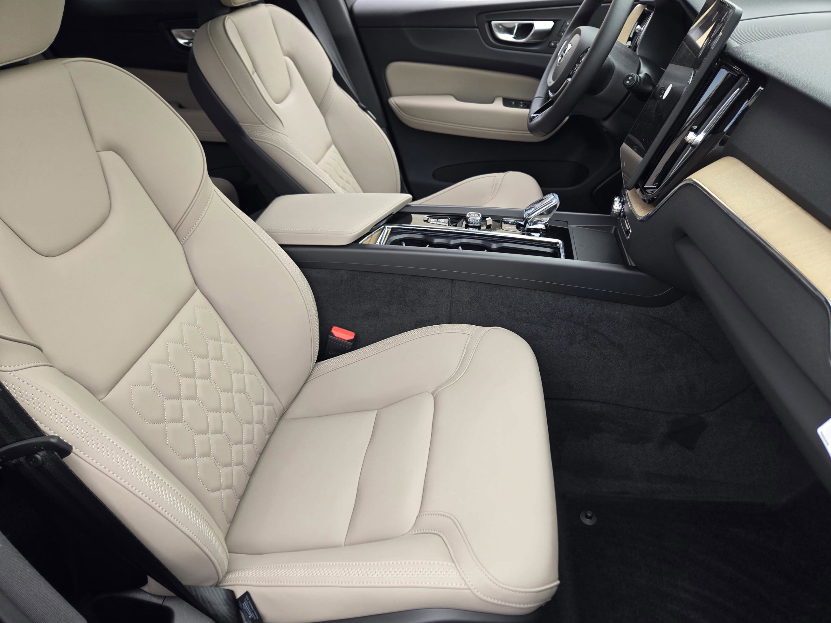 New 2026 Volvo XC60 B5 Plus w/ Protection Package Premier image 11