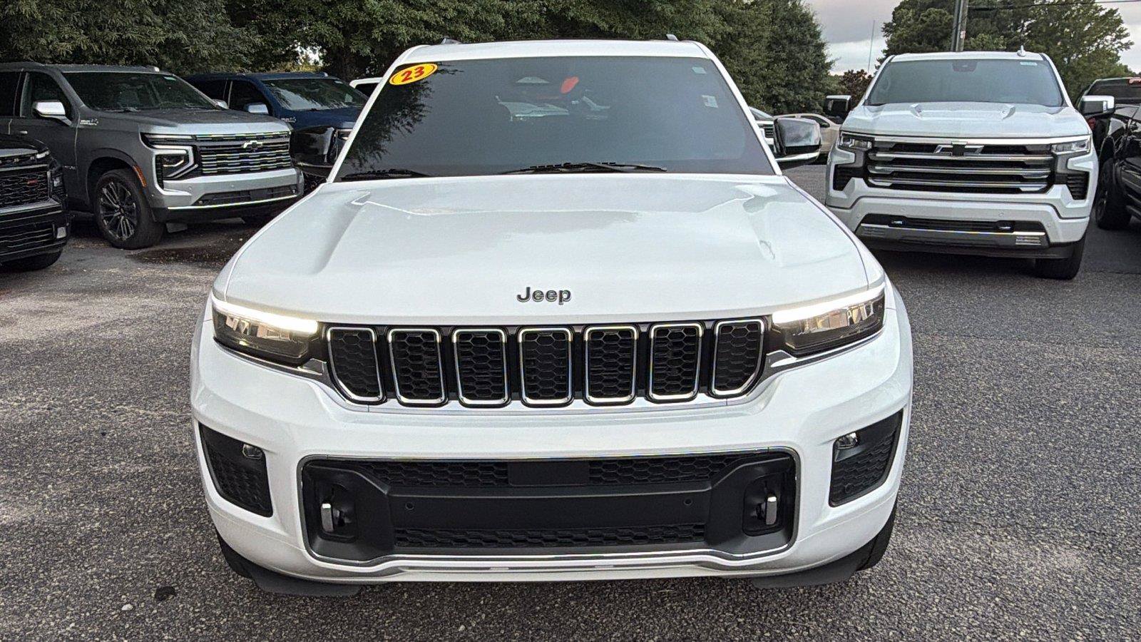 Used 2023 Jeep Grand Cherokee Overland RWD image 2