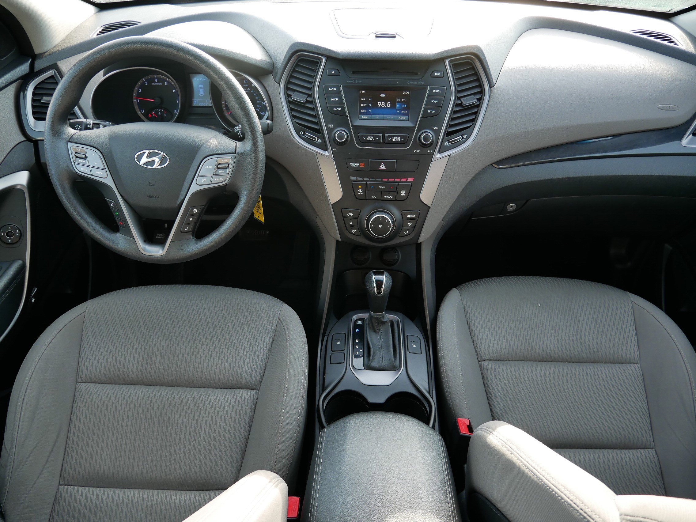 Used 2016 Hyundai Santa Fe SE image 9