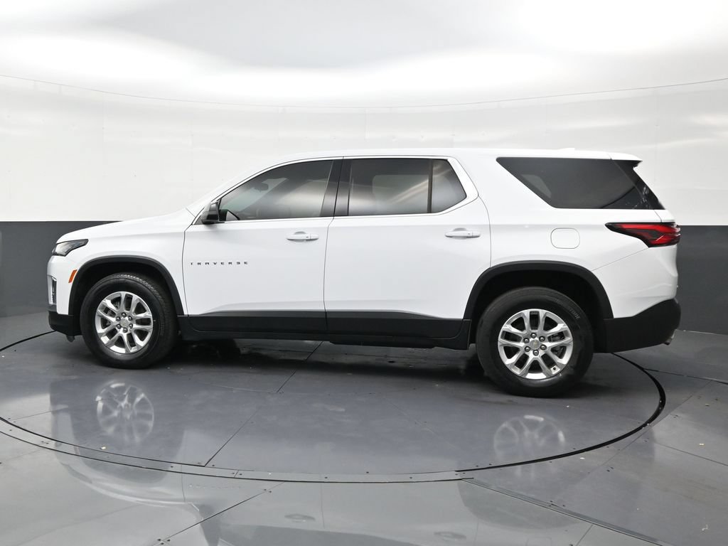 Used 2023 Chevrolet Traverse LS FWD image 2