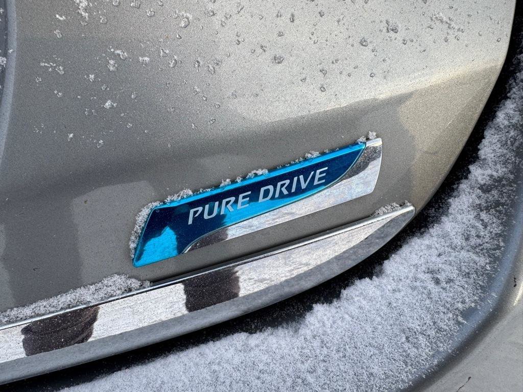 Used 2015 Nissan Versa Note SR w/ SR Tech Package image 16