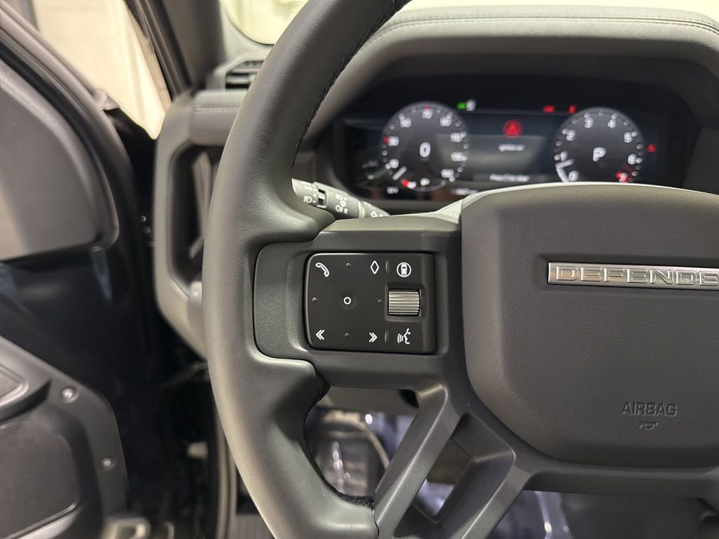 Used 2025 Land Rover Defender 110 S image 31