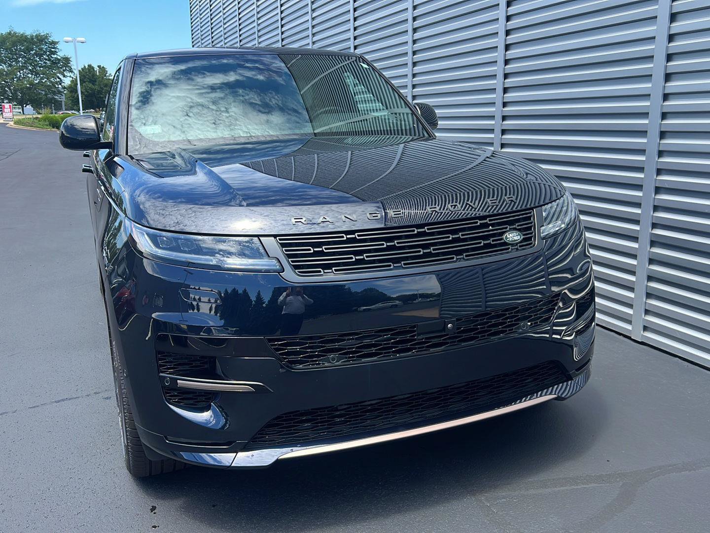 New 2026 Land Rover Range Rover Sport Dynamic SE AWD/4WD image 8