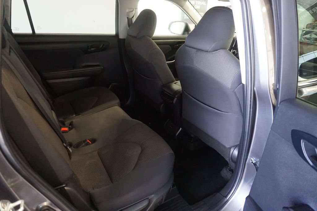Certified 2024 Toyota Highlander LE FWD image 22