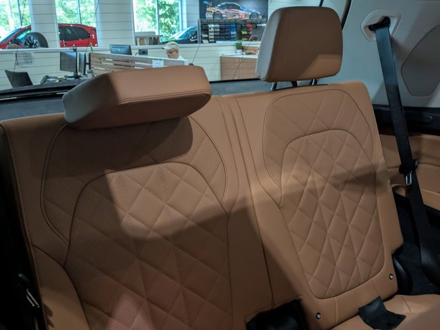 Used 2023 BMW X7 xDrive40i w/ Premium Package AWD/4WD image 22