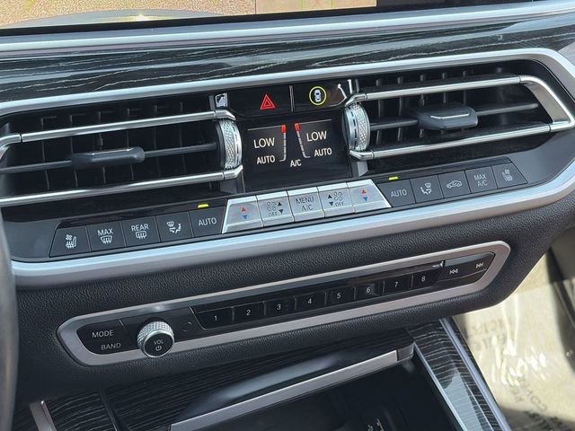 Used 2022 BMW X7 M50i image 31