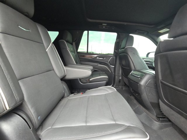 Used 2024 Cadillac Escalade Premium Luxury AWD/4WD image 15