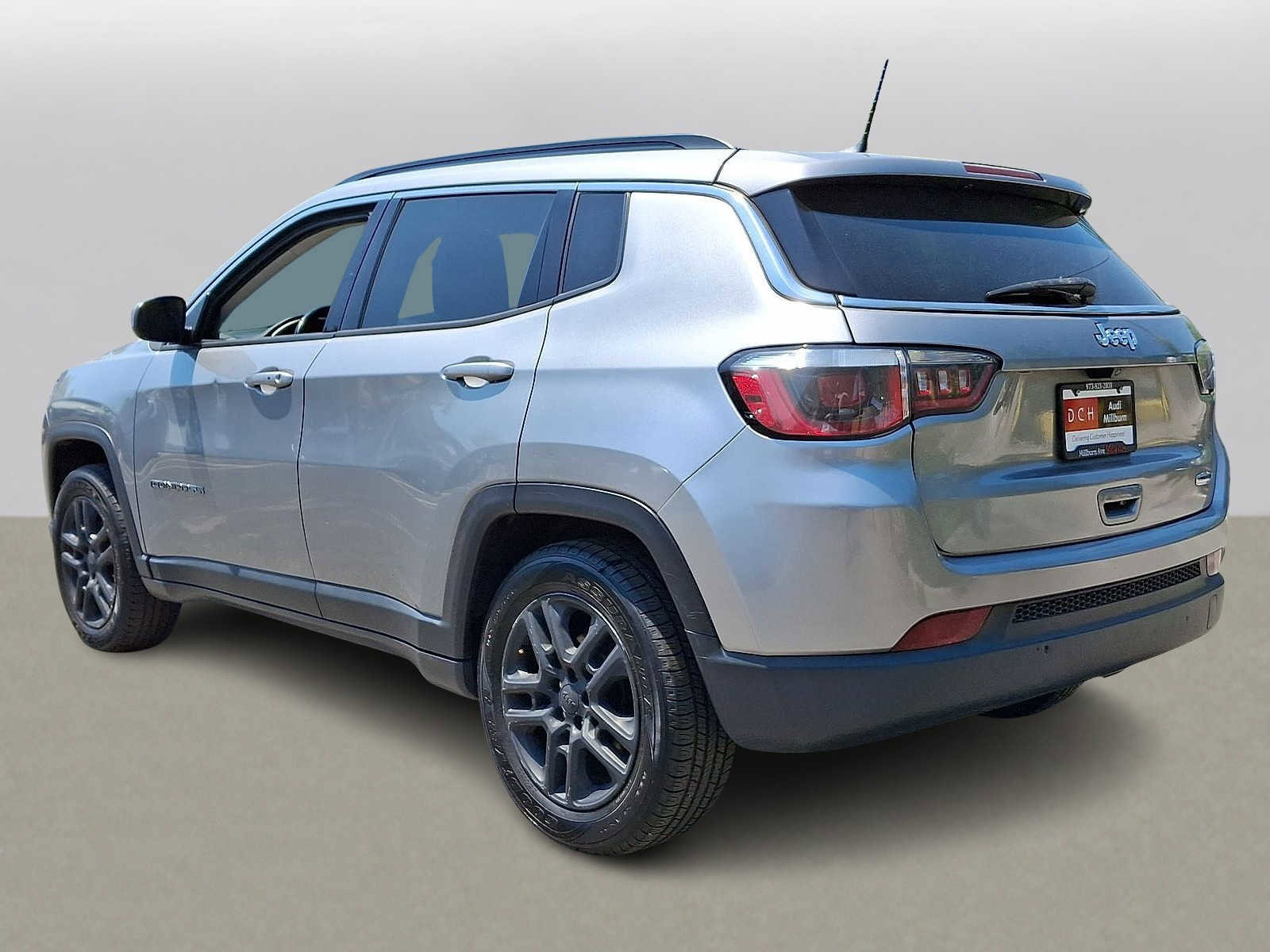 Used 2020 Jeep Compass Latitude w/ Popular Equipment Group FWD image 26