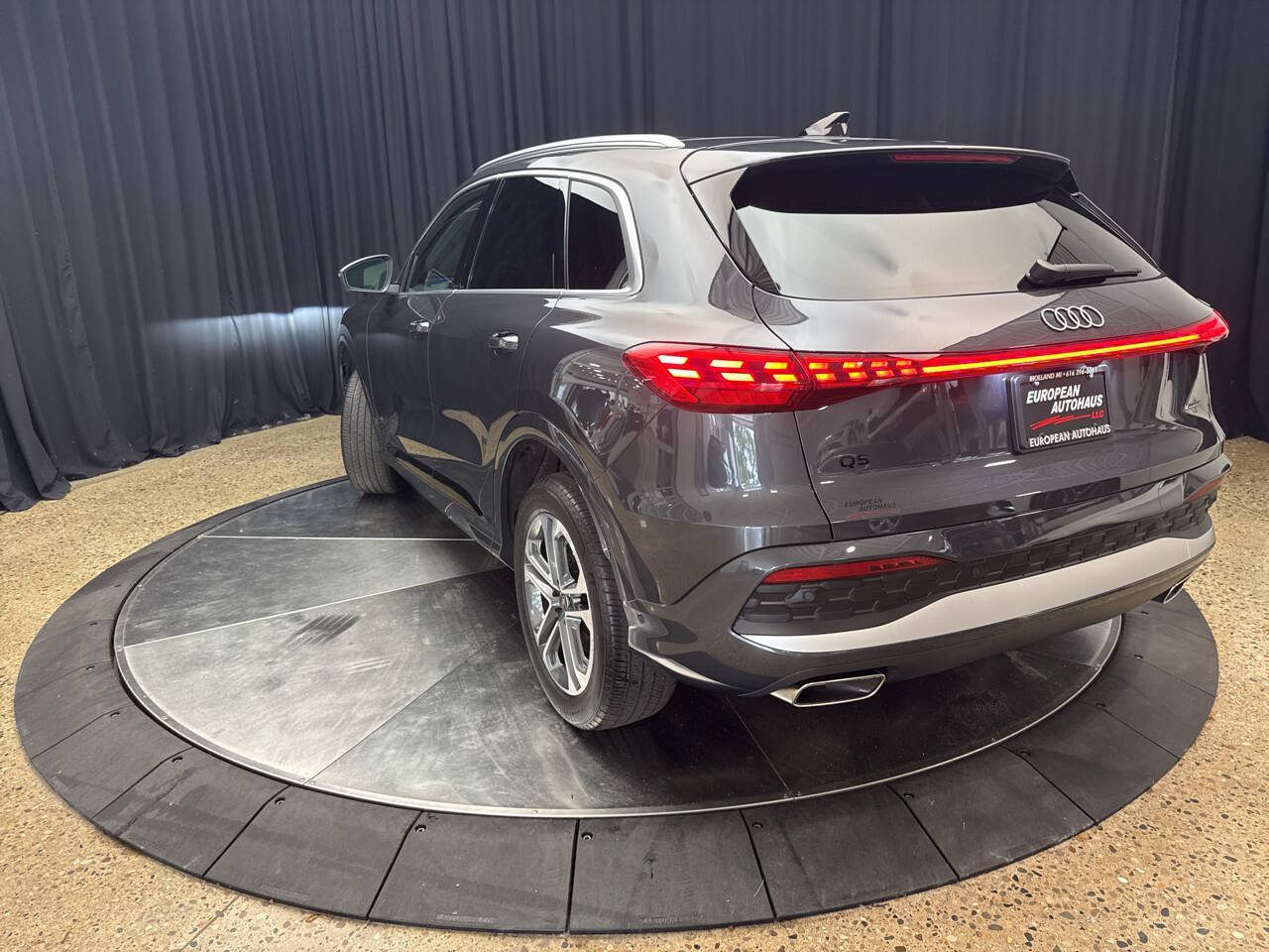 Used 2025 Audi Q5 Premium AWD/4WD image 4