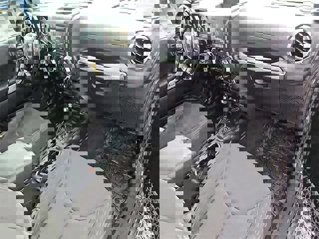 Used 2017 Jeep Wrangler Unlimited Sahara image 30