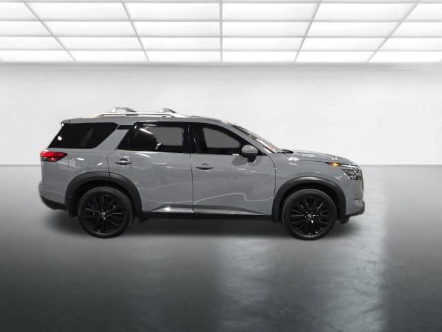 Used 2025 Nissan Pathfinder Platinum w/ Cargo Package image 3
