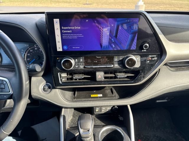 Used 2024 Toyota Highlander XLE image 28