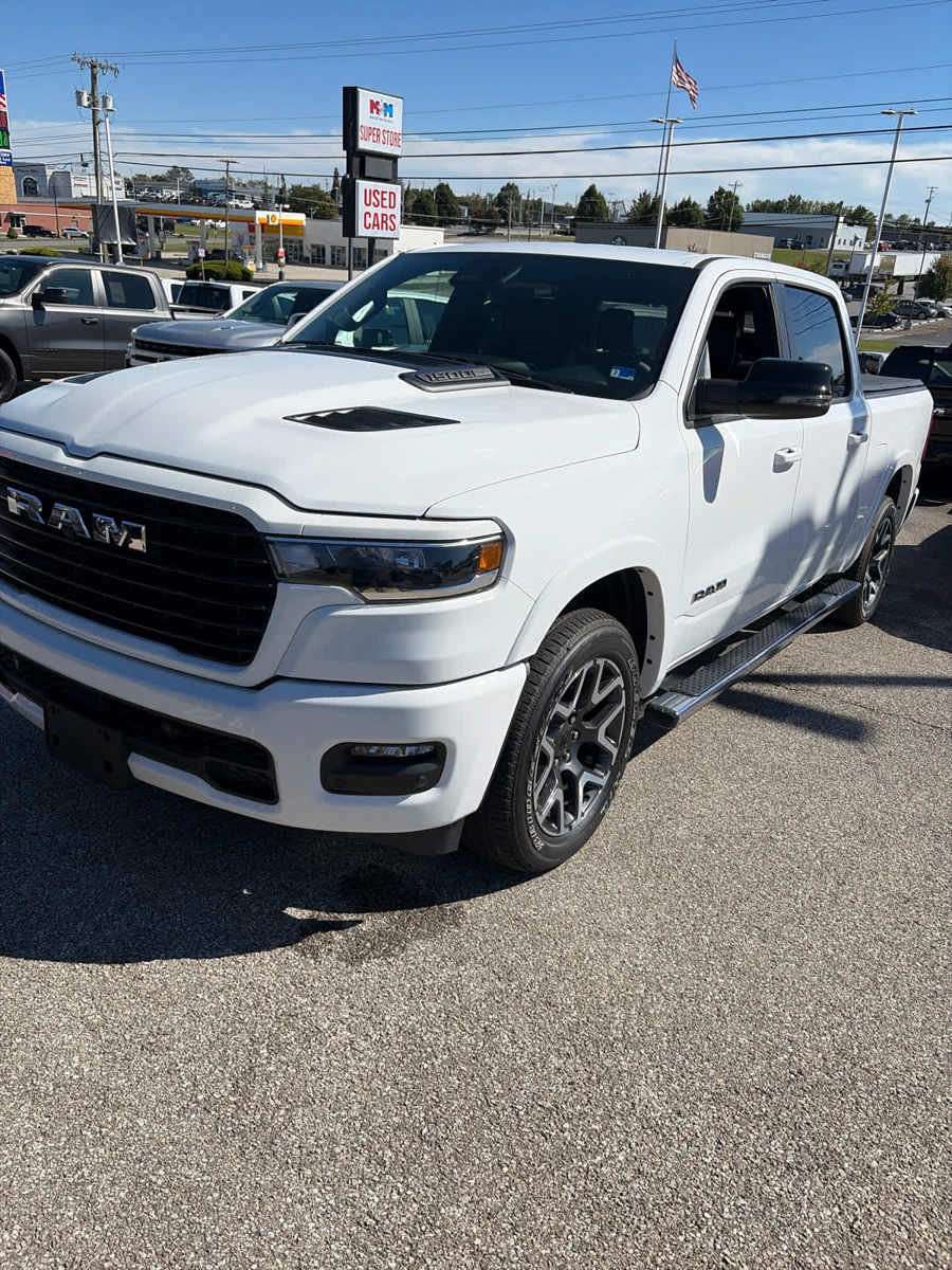 Used 2025 RAM 1500 Laramie w/ Sport Appearance Package AWD/4WD image 13