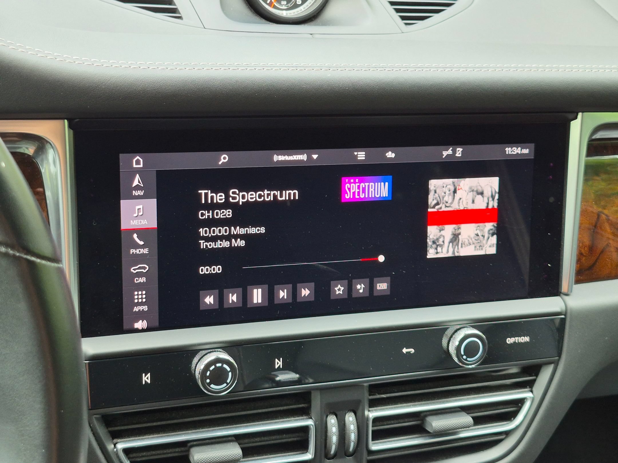 Certified 2022 Porsche Macan S AWD/4WD image 15