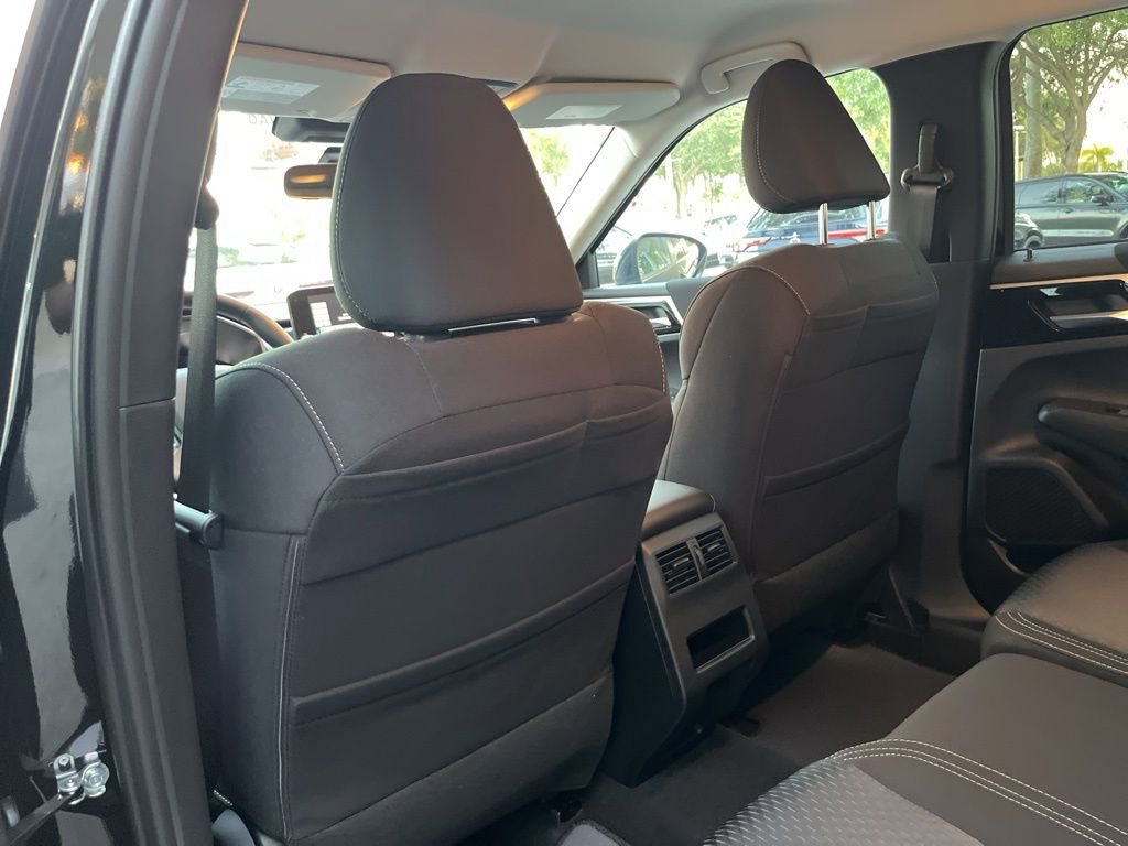 Used 2024 Mitsubishi Outlander ES image 25