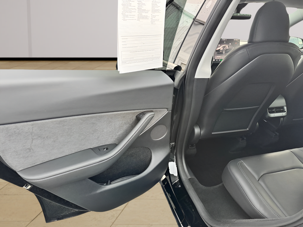 Used 2024 Tesla Model Y Long Range AWD/4WD image 29