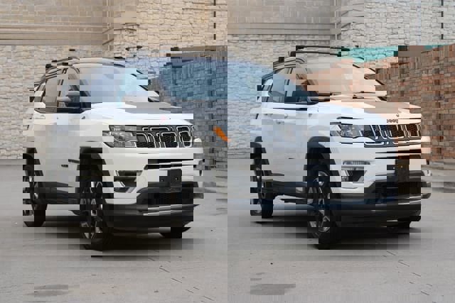 Used 2017 Jeep Compass Trailhawk AWD/4WD image 1