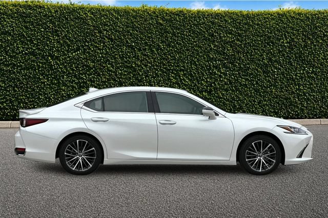 Used 2025 Lexus ES 300h w/ Premium Package FWD image 3