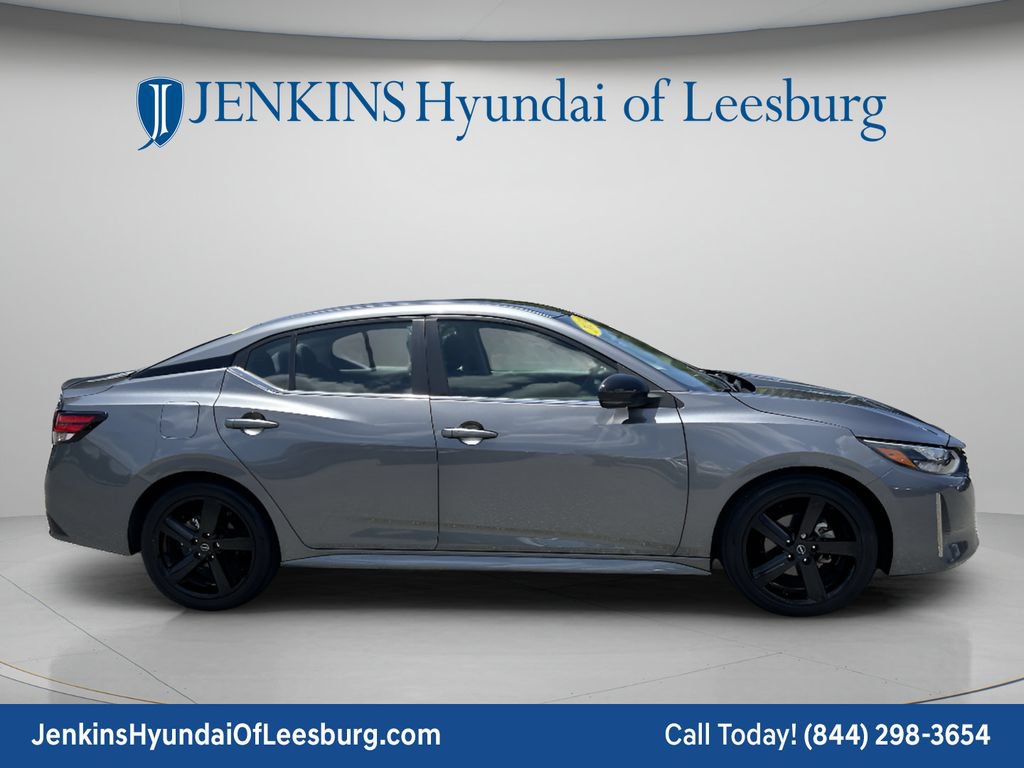 Used 2024 Nissan Sentra SR FWD image 3