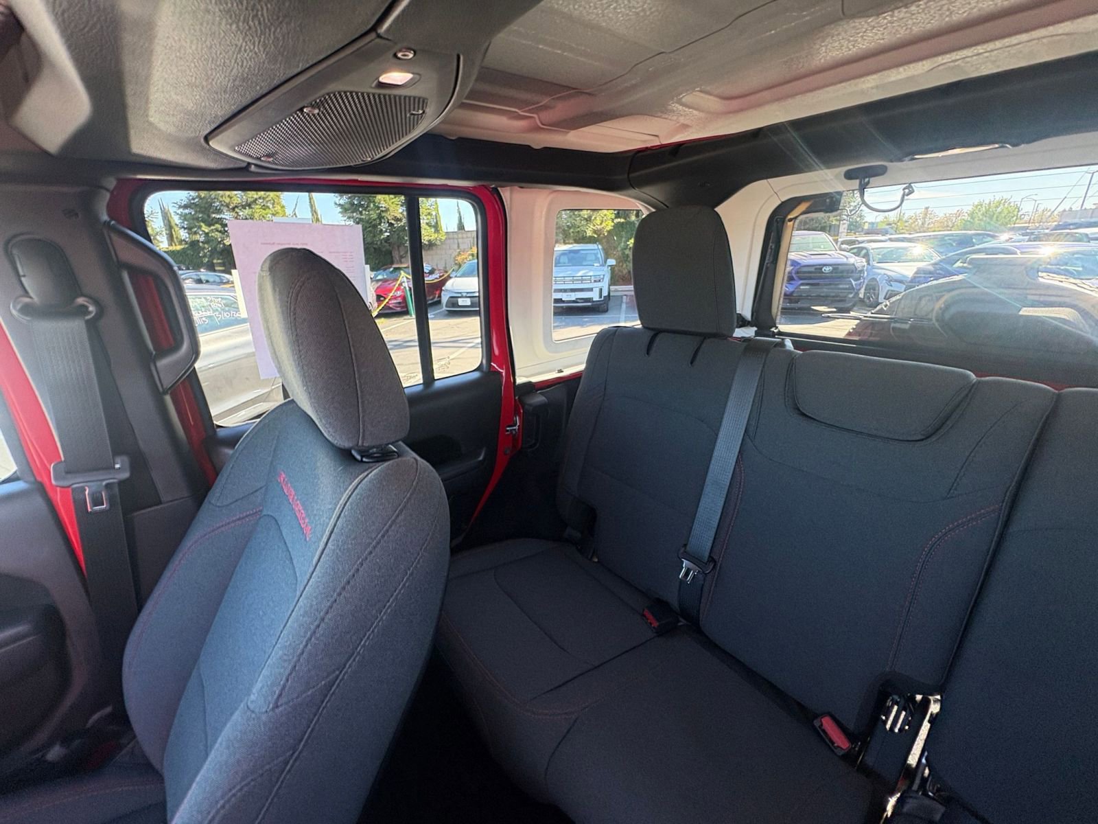 Used 2025 Jeep Wrangler Unlimited Rubicon image 38